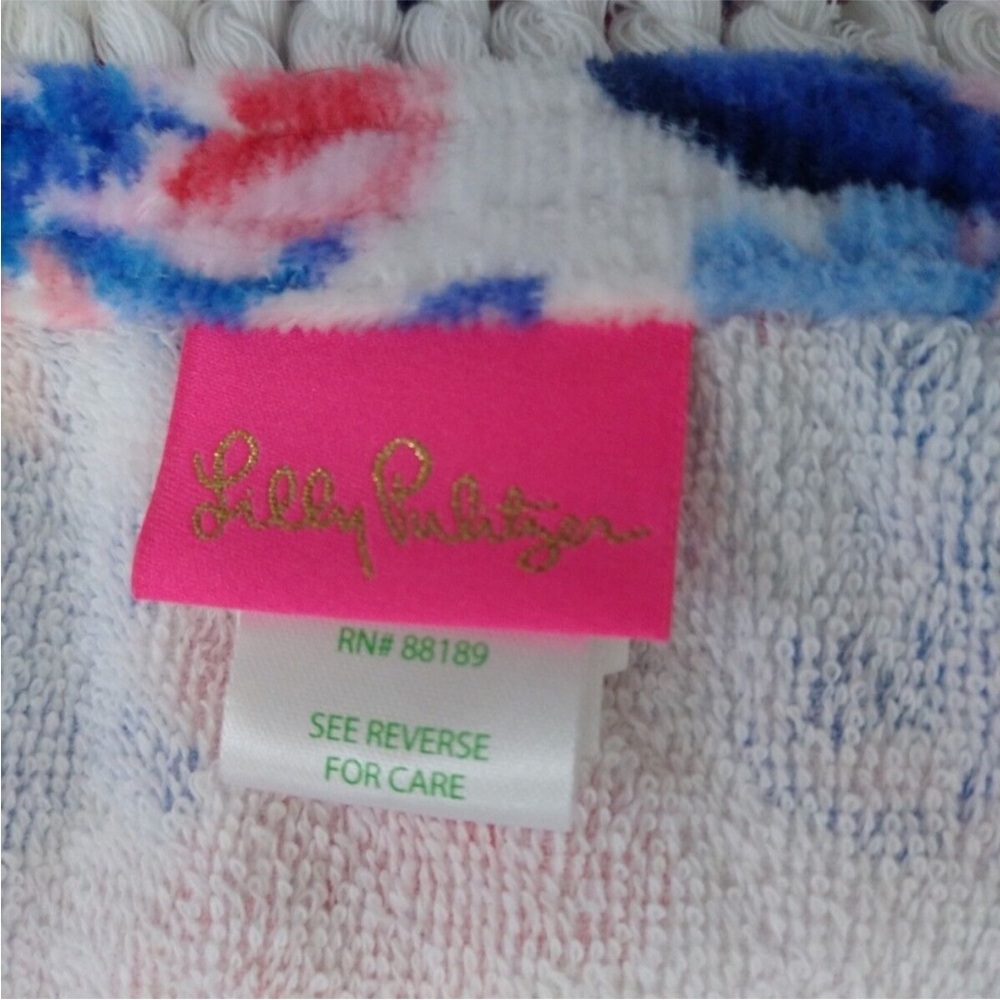 Lilly Pulitzer Party Like a Lobstar Towl - Picture 5 of 6